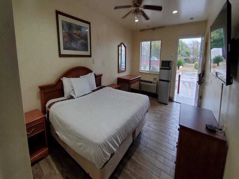 Americas Best Value Inn San Antonio Downtown Riverwalk Exterior photo