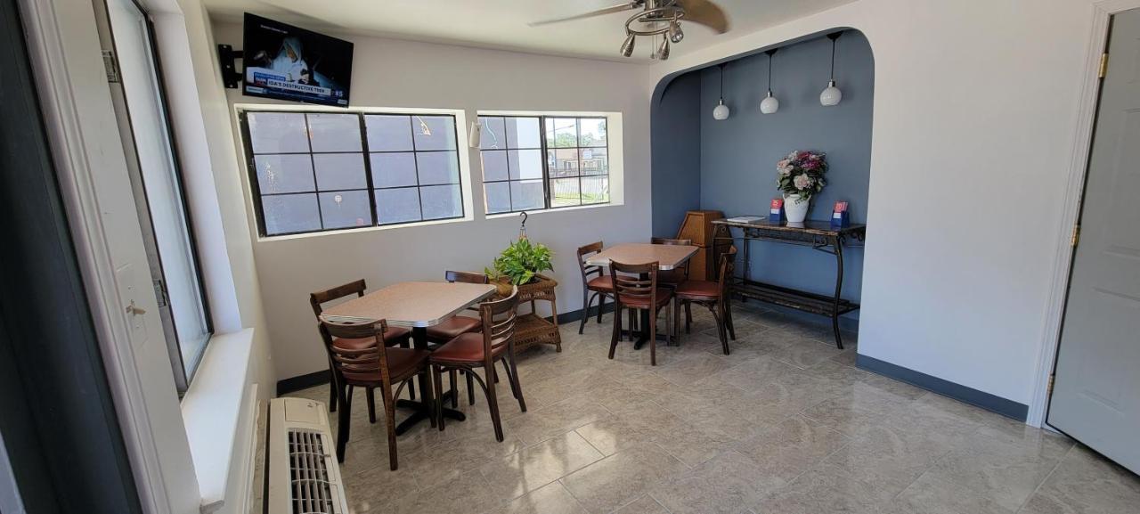 Americas Best Value Inn San Antonio Downtown Riverwalk Exterior photo