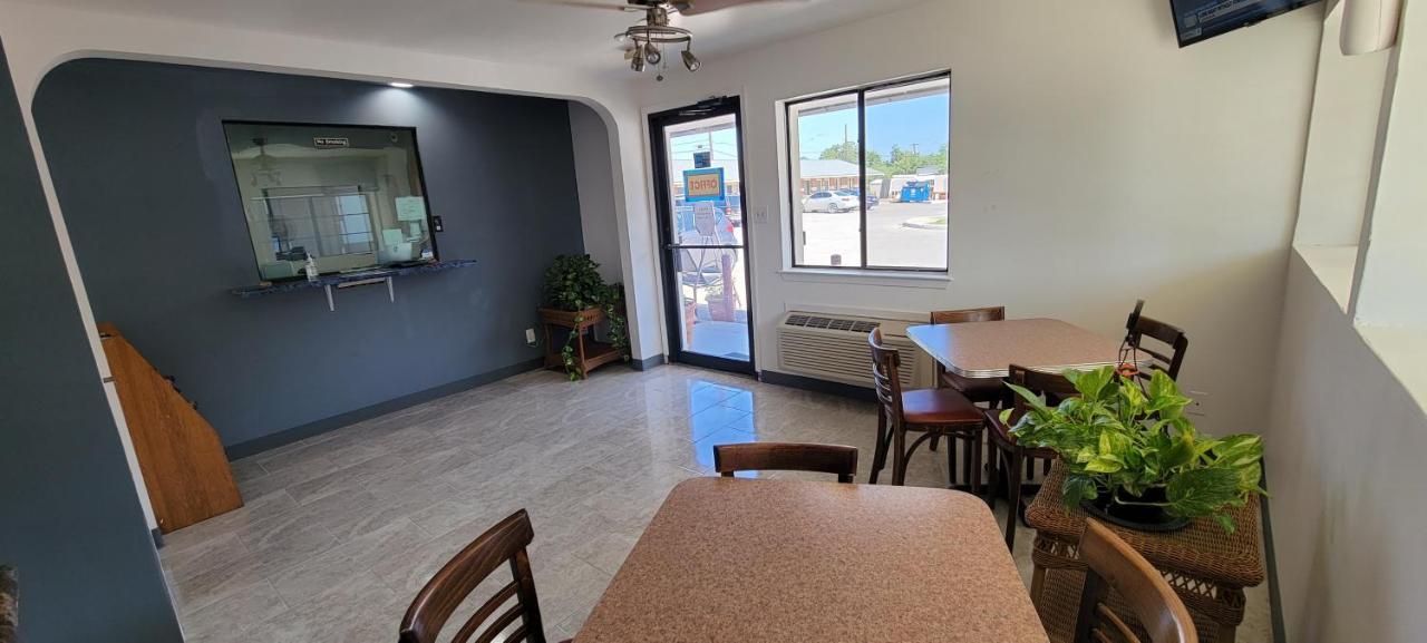 Americas Best Value Inn San Antonio Downtown Riverwalk Exterior photo