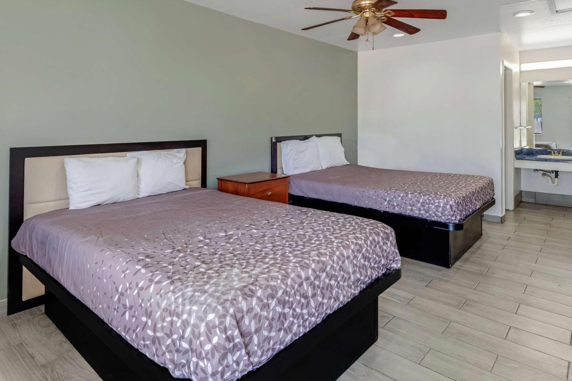 Americas Best Value Inn San Antonio Downtown Riverwalk Exterior photo