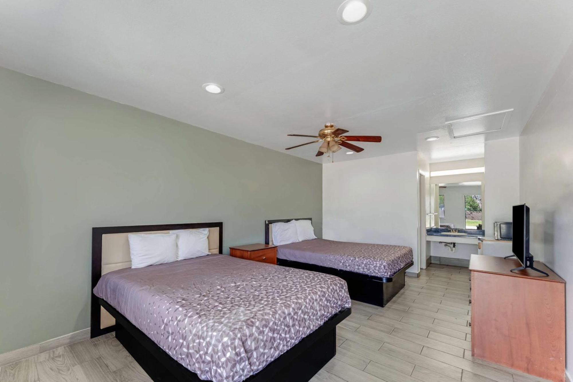 Americas Best Value Inn San Antonio Downtown Riverwalk Exterior photo
