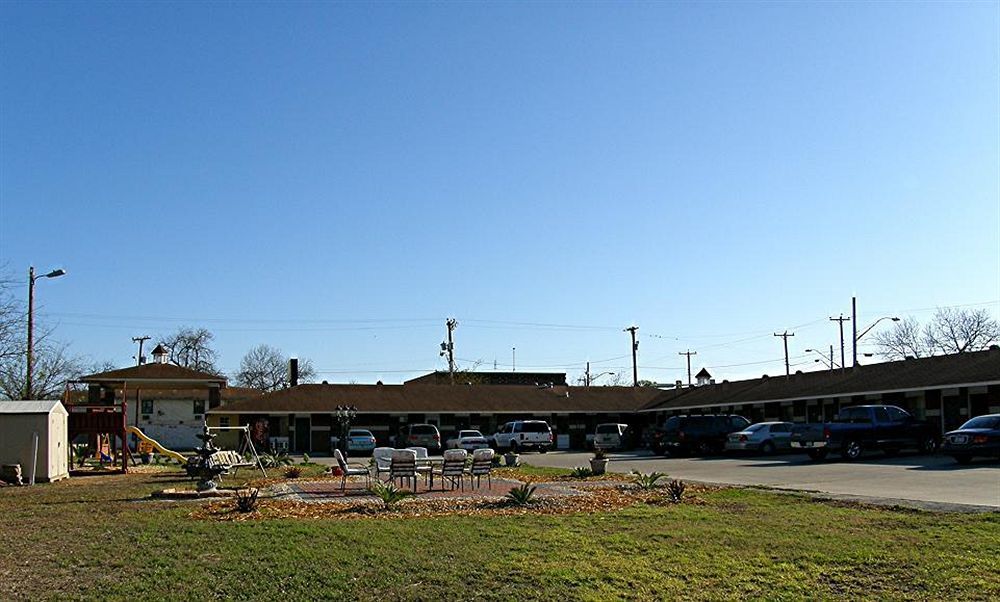 Americas Best Value Inn San Antonio Downtown Riverwalk Exterior photo