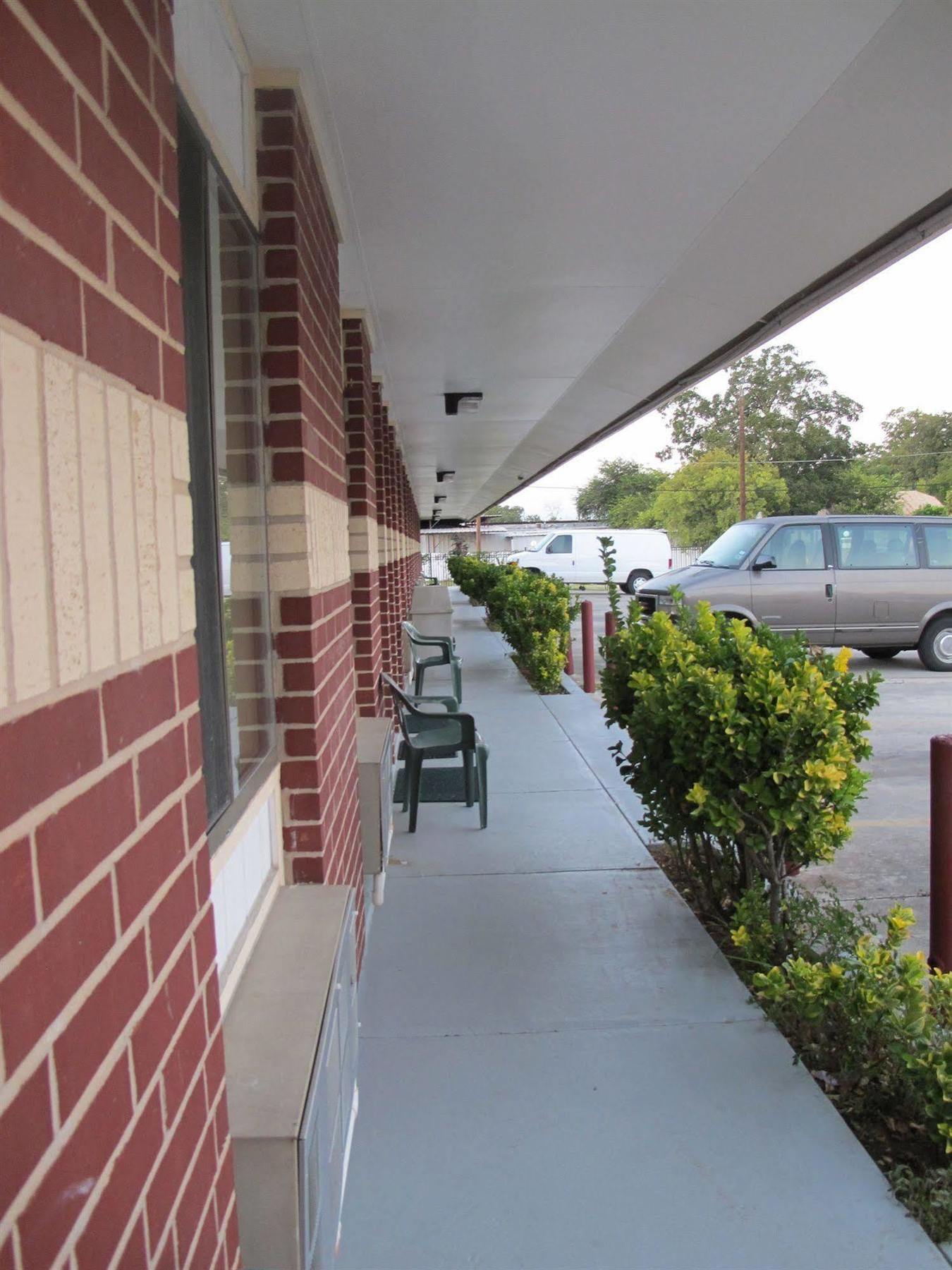 Americas Best Value Inn San Antonio Downtown Riverwalk Exterior photo